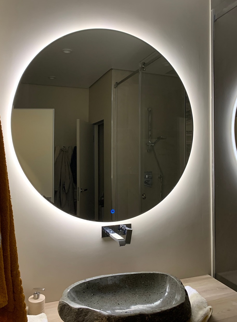 зеркало в ванной комнате с подсветкой